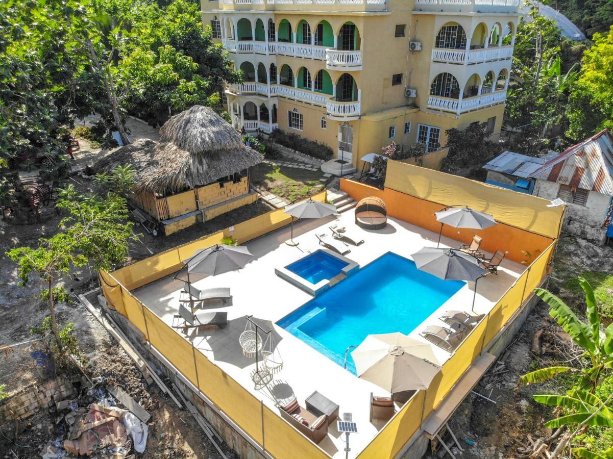 Takuma Boutque Hotel Hotel Rooms & Suites Teluk Montego Bagian luar foto