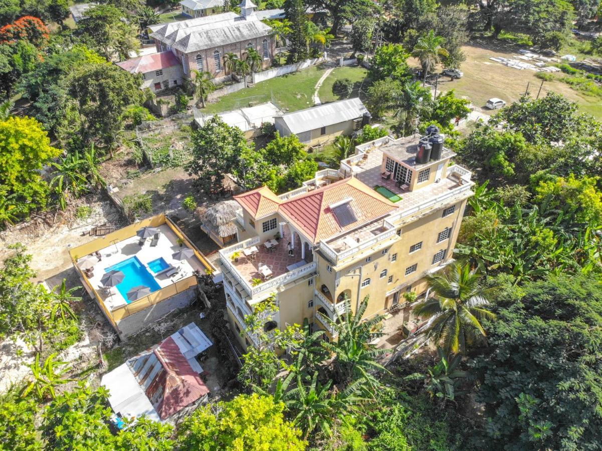 Takuma Boutque Hotel Hotel Rooms & Suites Teluk Montego Bagian luar foto