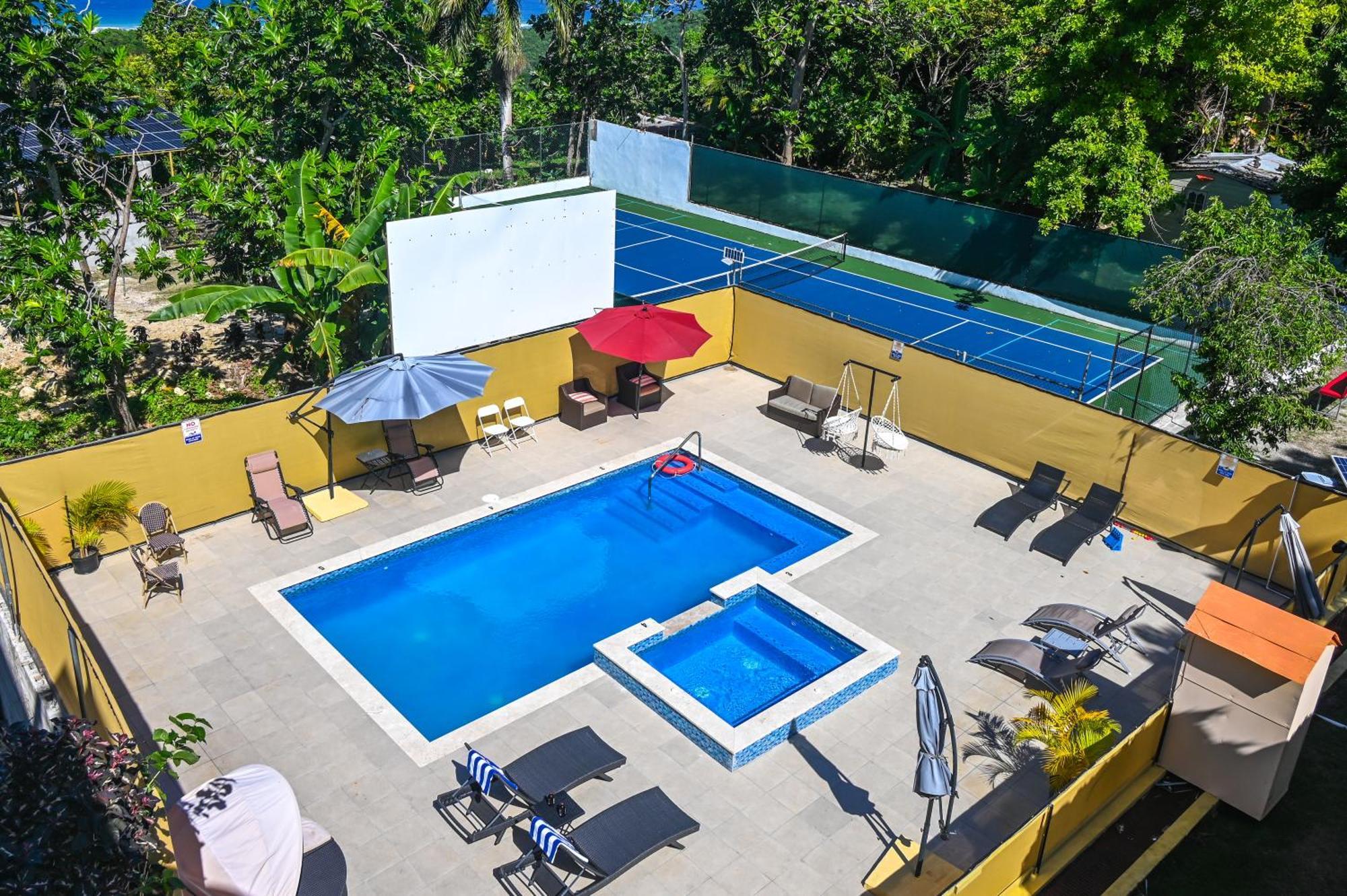 Takuma Boutque Hotel Hotel Rooms & Suites Teluk Montego Bagian luar foto