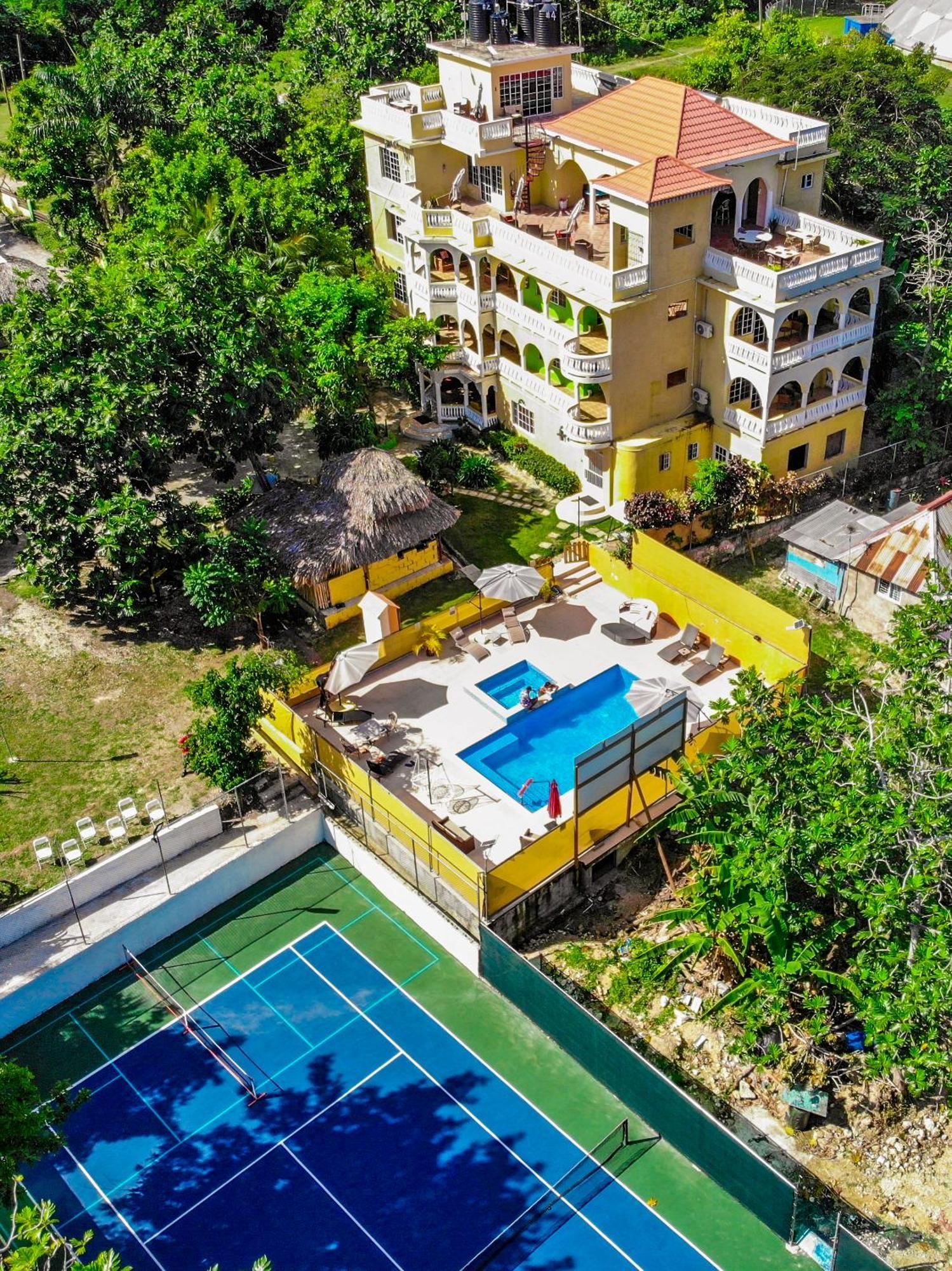 Takuma Boutque Hotel Hotel Rooms & Suites Teluk Montego Bagian luar foto