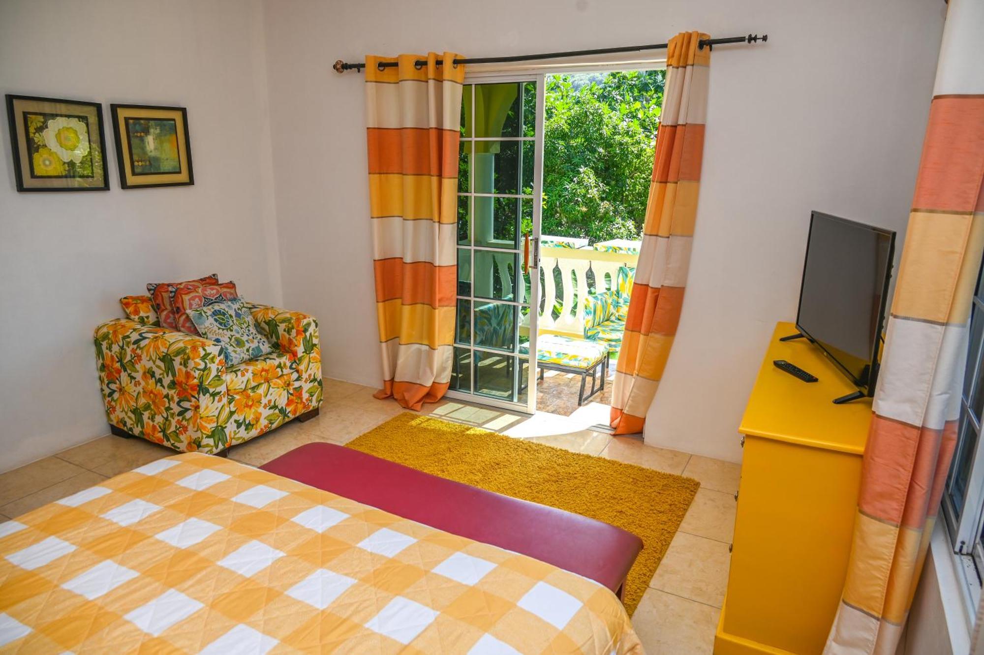 Takuma Boutque Hotel Hotel Rooms & Suites Teluk Montego Bagian luar foto