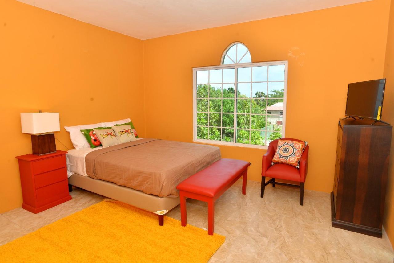 Takuma Boutque Hotel Hotel Rooms & Suites Teluk Montego Bagian luar foto