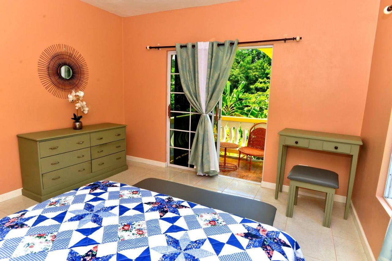 Takuma Boutque Hotel Hotel Rooms & Suites Teluk Montego Bagian luar foto