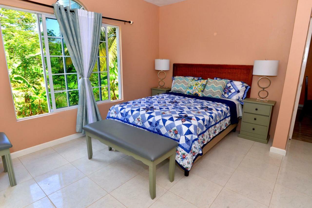 Takuma Boutque Hotel Hotel Rooms & Suites Teluk Montego Bagian luar foto